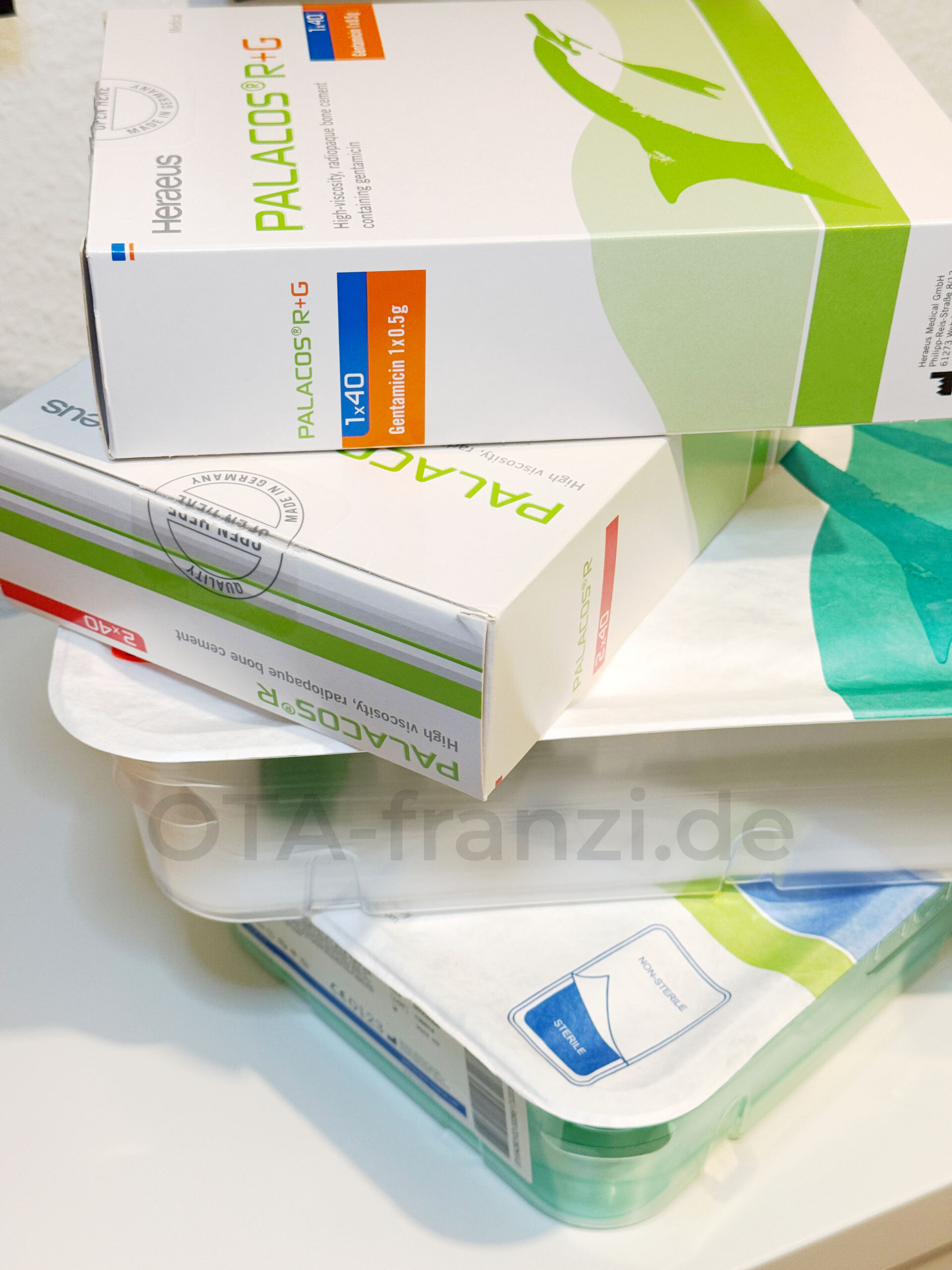 Palacos Zement der Firma Heraeus Medical. OTA-franzi.de